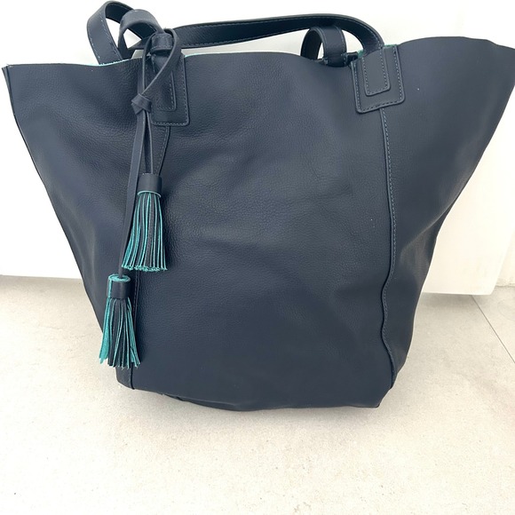 Lucky Brand Navy Blue Pebbled Leather Tote Bag with Teal Interior and Pouch - Picture 12 of 13